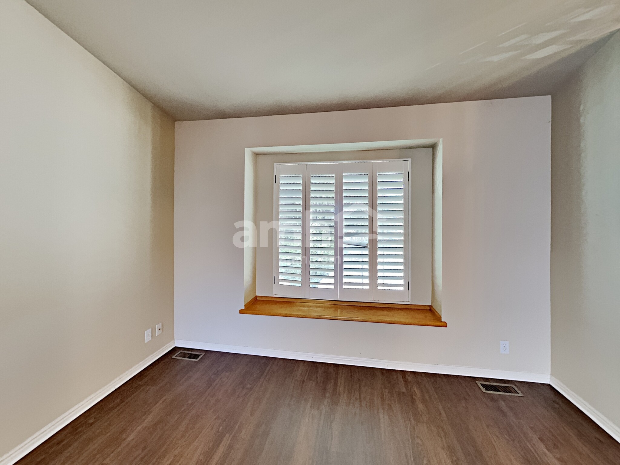 Building Photo - 128 E 350 S