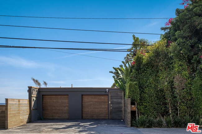 Building Photo - 24956 Malibu Rd