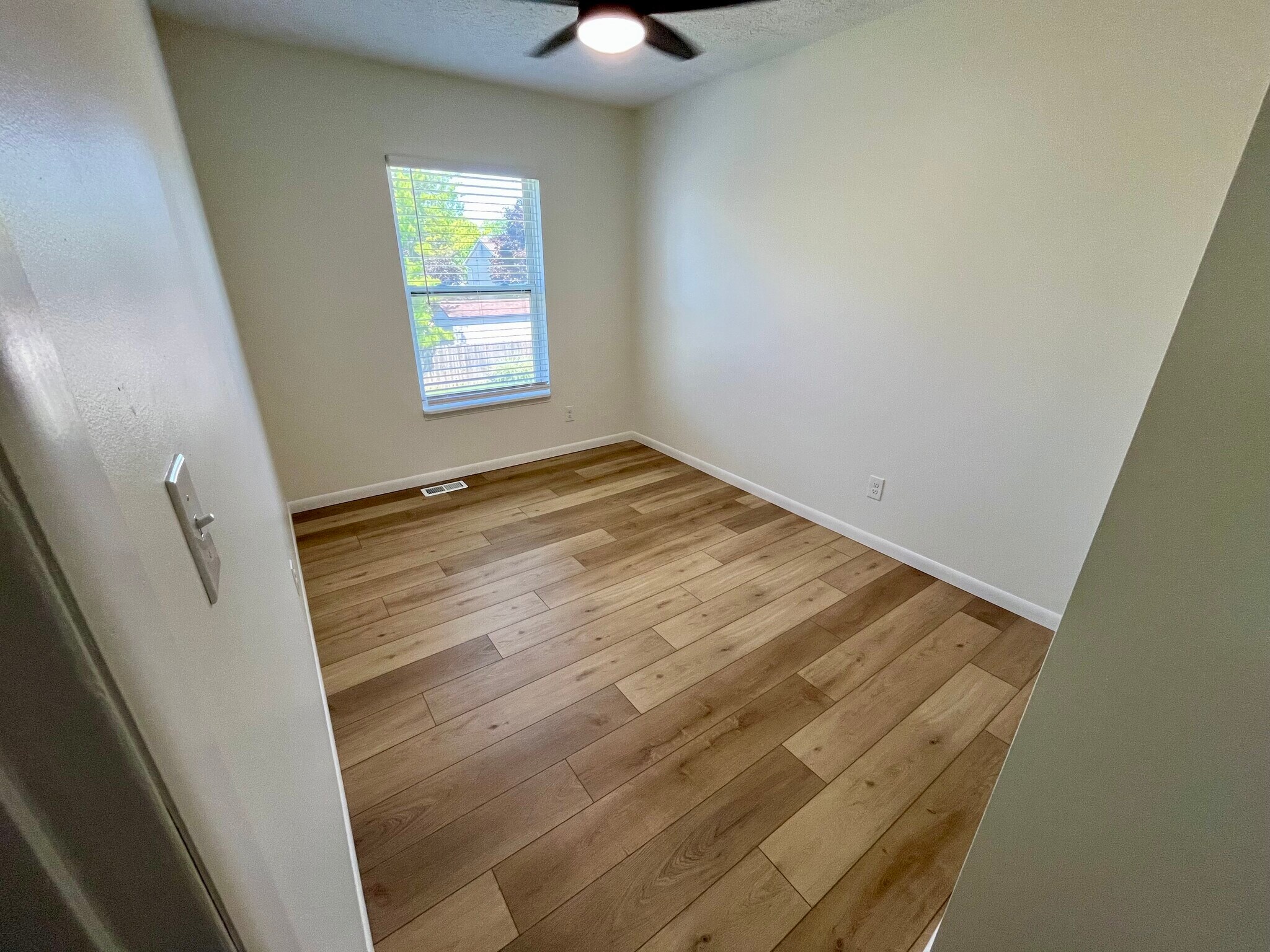 Bedroom 2 - 4895 Drayton Rd