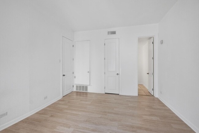 Building Photo - 7709 Broadway