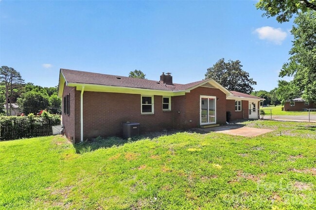 Building Photo - 6901 Ridge Ln Rd