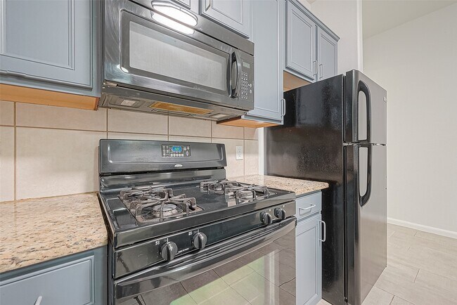 Building Photo - 6406 Applewood Forest Dr