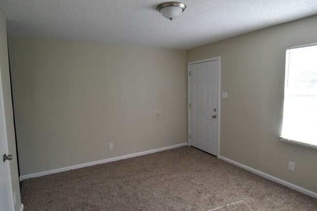 Building Photo - 4551 Sunny View Dr