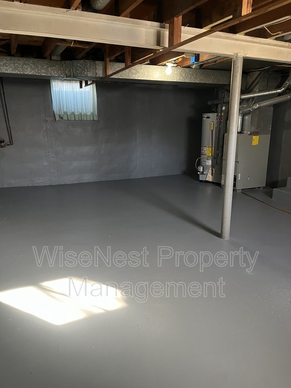 Building Photo - 805 W 39 St N