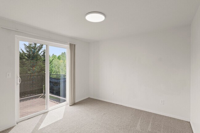 Building Photo - 4270 SW 159th Ave
