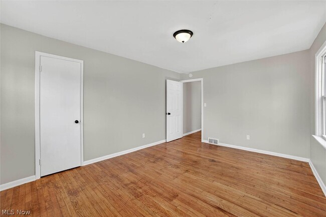 Building Photo - 1851 Beverly Hills Dr