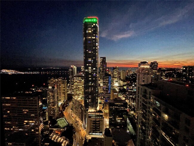 Building Photo - 950 Brickell Bay Dr