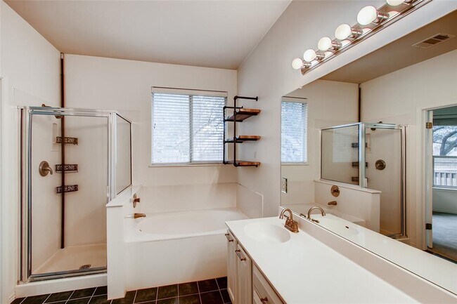 Building Photo - 3217 Tehama Ct