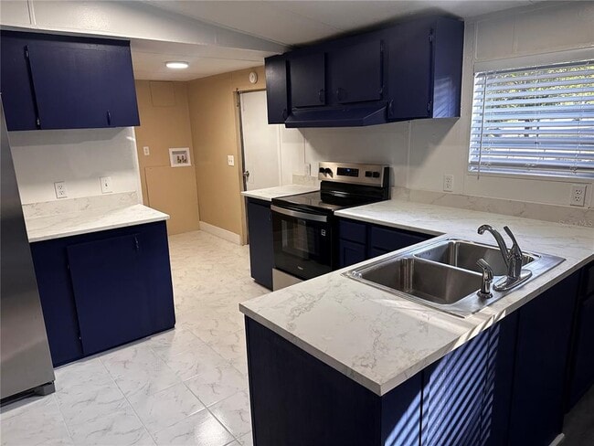 Building Photo - 12111 Anderson Dr