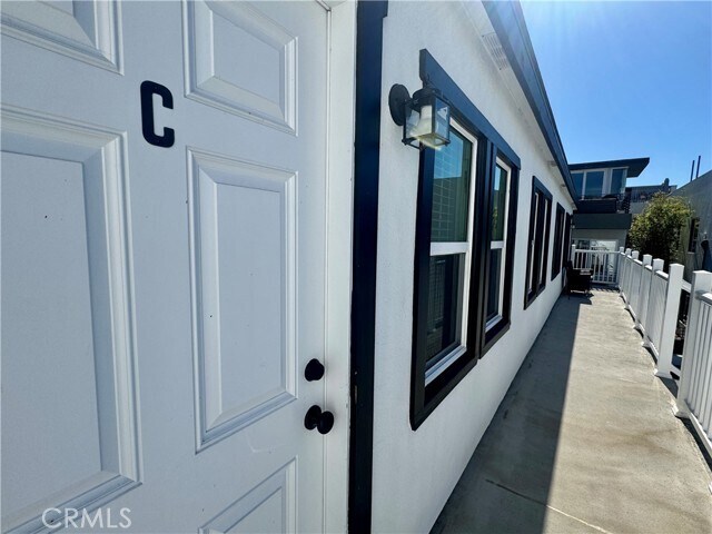 Building Photo - 908 Manhattan Ave