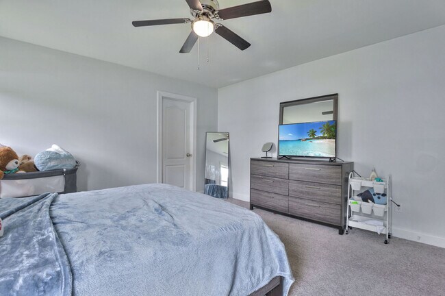 Building Photo - 202 Weeping Hollow Ct