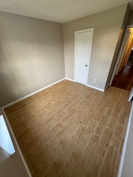 Building Photo - 1848 Gershwin Dr