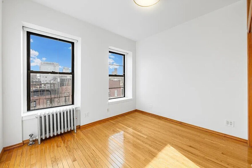Building Photo - 63 E 7th St
