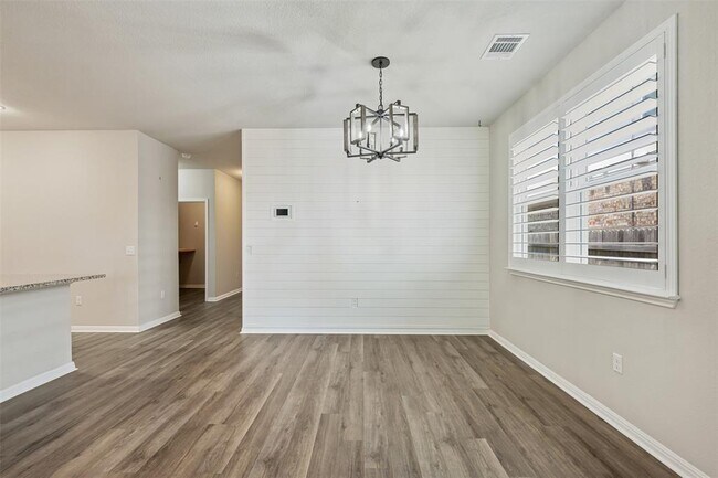 Building Photo - 505 Blue Sage Dr