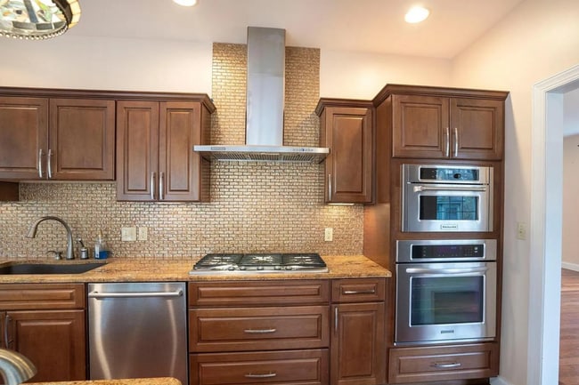 Building Photo - 4 Bedroom House For Rent
