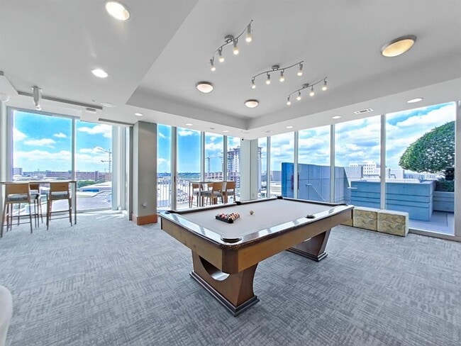 Building Photo - 777 N Ashley Dr