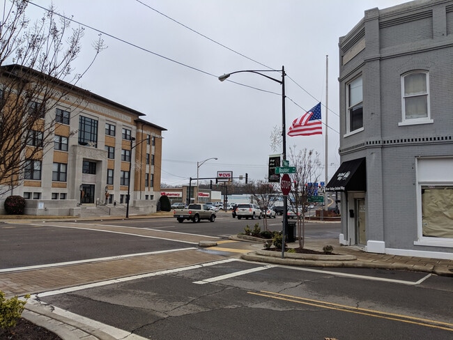 Building Photo - Commercial or residential loft unit available in Historic  Downtown Russellville
