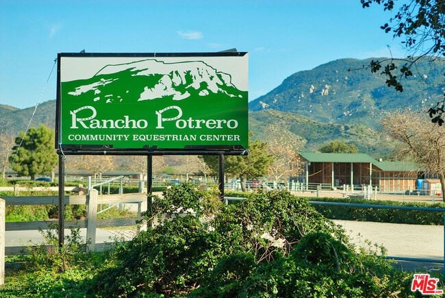 Building Photo - 4566 Via Del Rancho