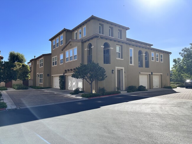 Building Photo - 27020 Fairway Ln