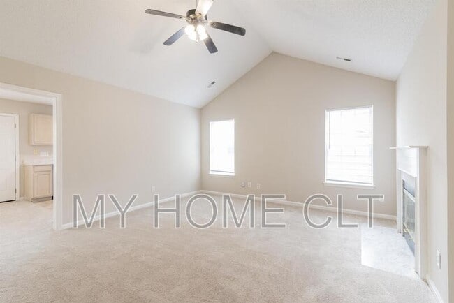 Building Photo - 12025 Brownestone View Dr