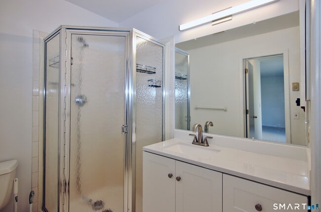 Building Photo - 15 Bungalow Park