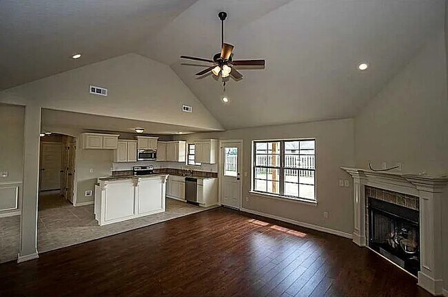 Building Photo - 1040 Messina Way