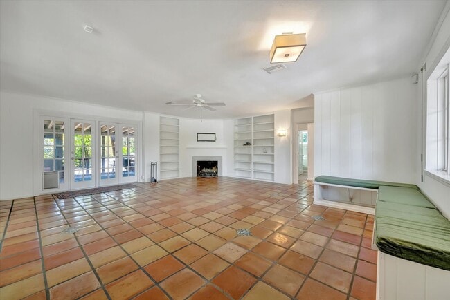 Building Photo - ALL THE CHARM! - Siesta Key 1+ acre on the Bay - 3 bed/ 2 bath pool home