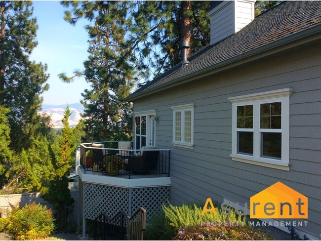 Building Photo - Fully Furnished Luxury Townhouse Available Soon!