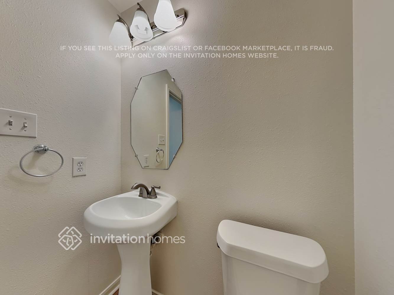 Building Photo - 28631 Hidden Lake W