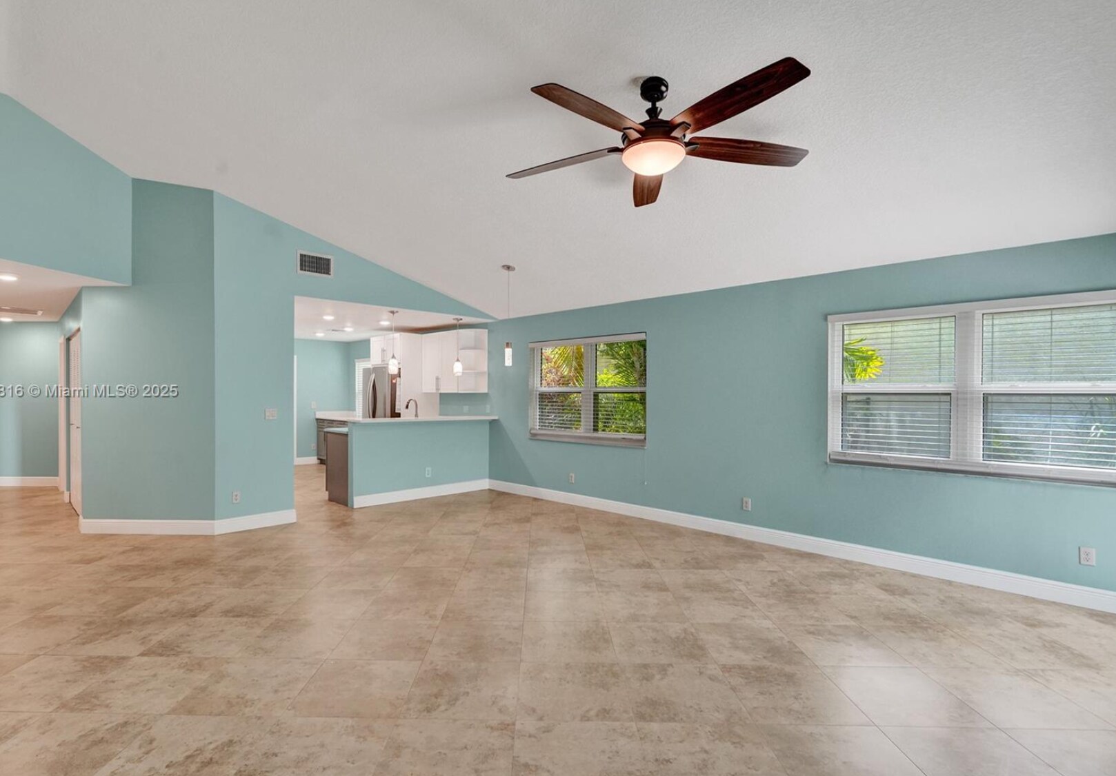 Building Photo - 8820 Woodside Ct