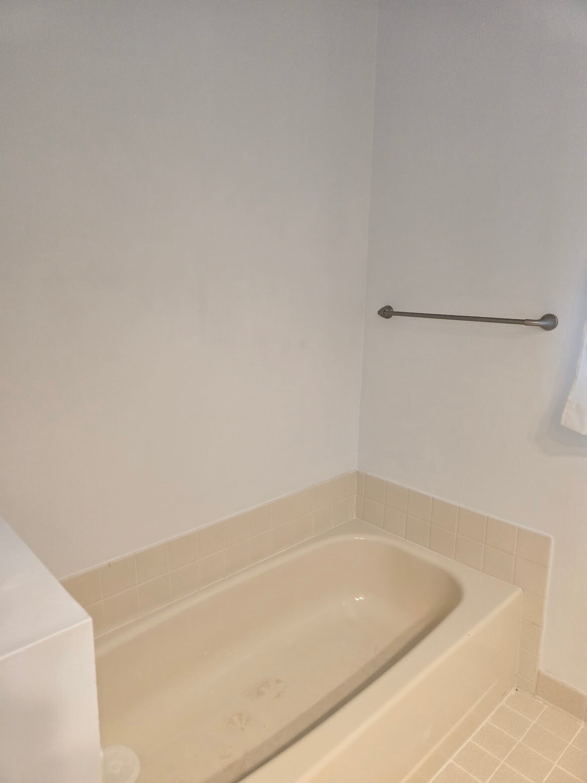 soaking tub - 45 Augusta Dr