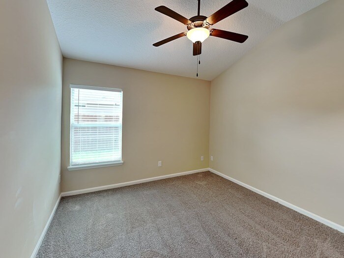 Building Photo - 252 Bridgeport Ln