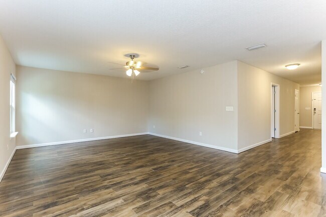 Building Photo - 523 Worcester Ct.