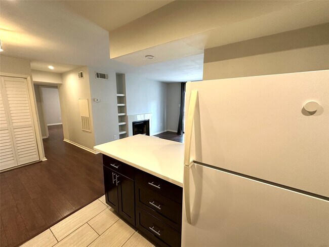 Building Photo - 2750 Holly Hall St