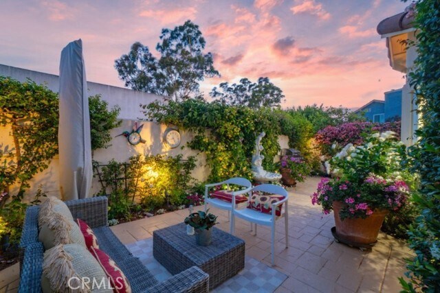 Building Photo - 2562 Woodbury Dr