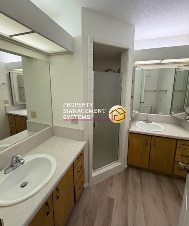 Building Photo - 2 Bedroom Condo in Gated Midvale Community