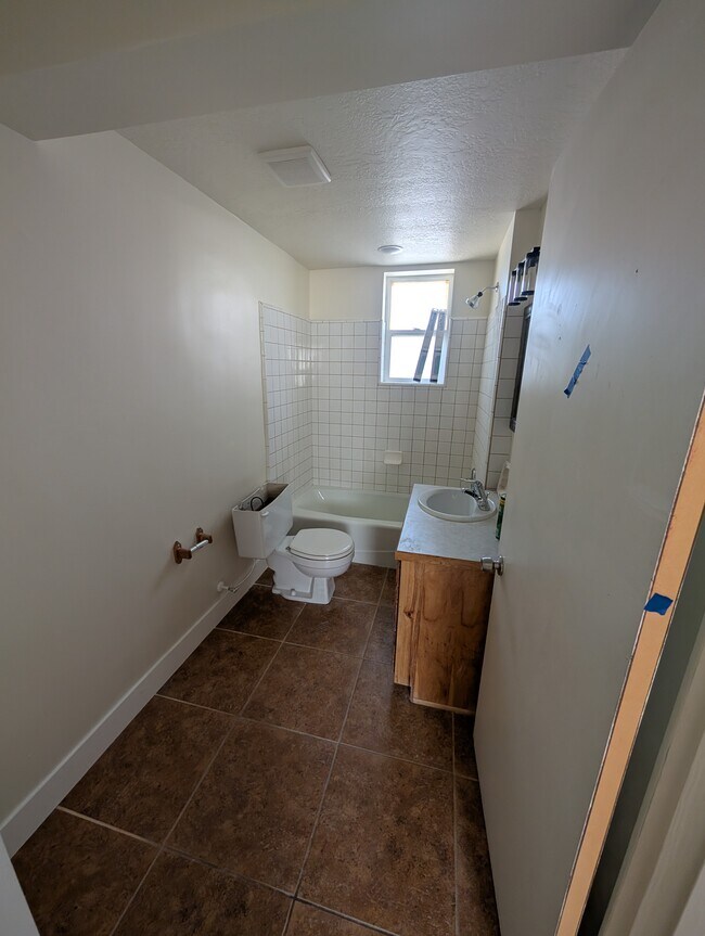 Building Photo - 353 N 100 E