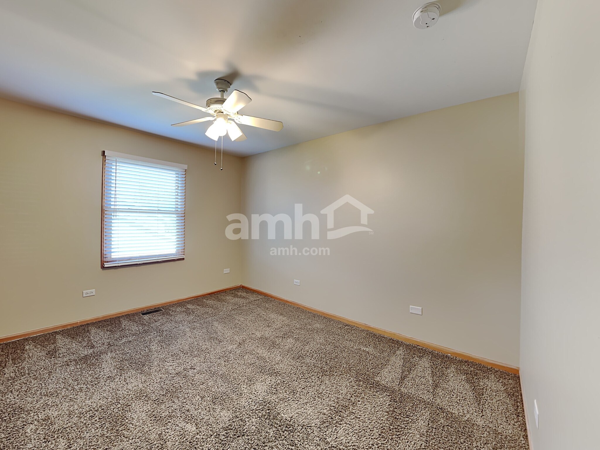 Building Photo - 302 Thames Dr