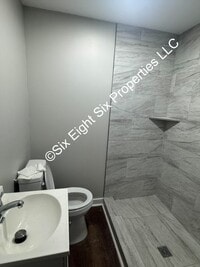 Building Photo - 686 Buntyn St
