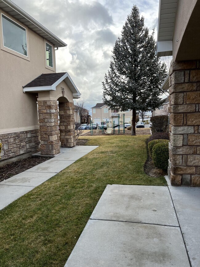 Building Photo - 7251 Brittany Town Dr