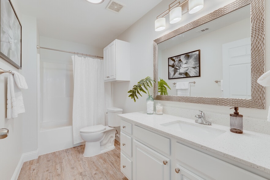 Building Photo - 380 Railroad Ave