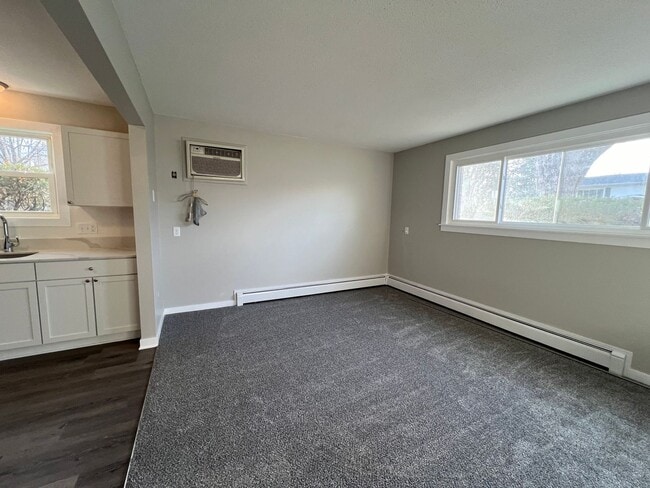 Building Photo - Recently Renovated 1-bed, 1-bath Apartment with Garage