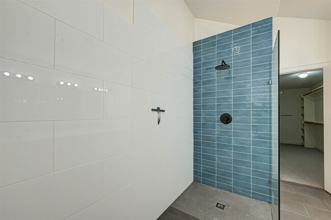 Building Photo - 11315 S Main St