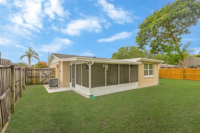 Building Photo - 5135 Kiwi Dr