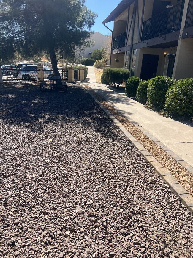 Building Photo - 797 W Mesa Verde Dr