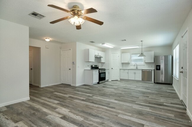 Building Photo - 4620 Acers Ln