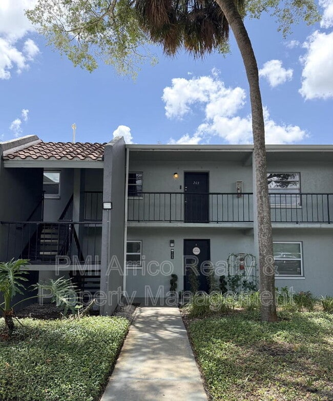 Building Photo - 2812 Somerset Park Dr