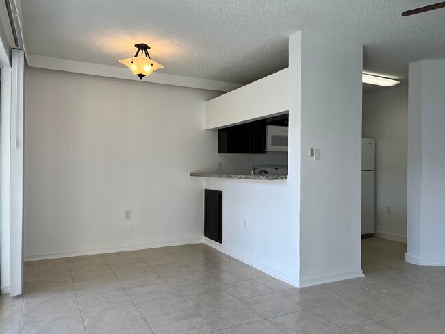Building Photo - 18106 Glenmoor Dr