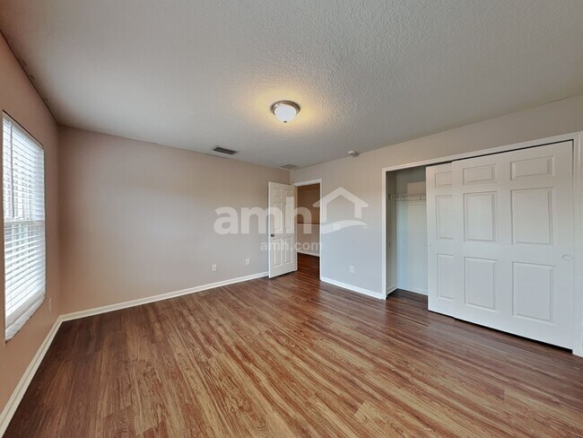 Building Photo - 10956 Willow Ridge Loop