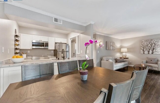 Primary Photo - 1133 San Ramon Valley Blvd